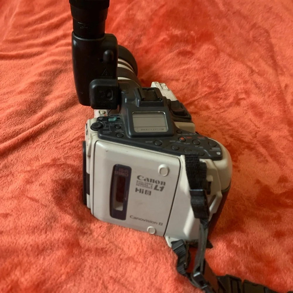 RARE vintage Canon L1A Hi8 8mm camcorder
